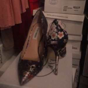 Steve Madden floral pumps